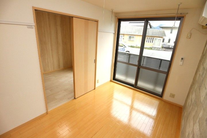 シャンティ アオギⅡ E棟の居間