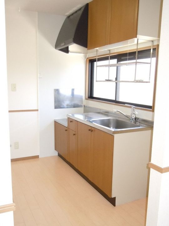 ハイカムール泉都町Aのキッチン
