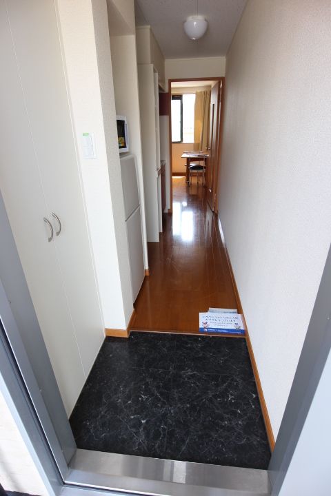 レオパレスCASA SHOEN108の玄関