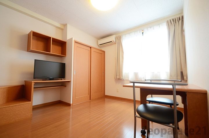 レオパレスまほろば陶2206の居間