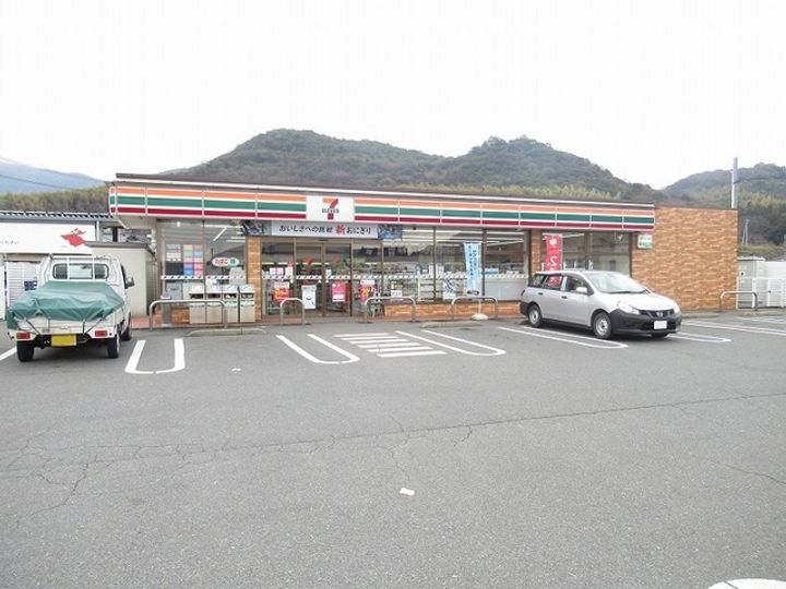 ラフィーユ Bの周辺