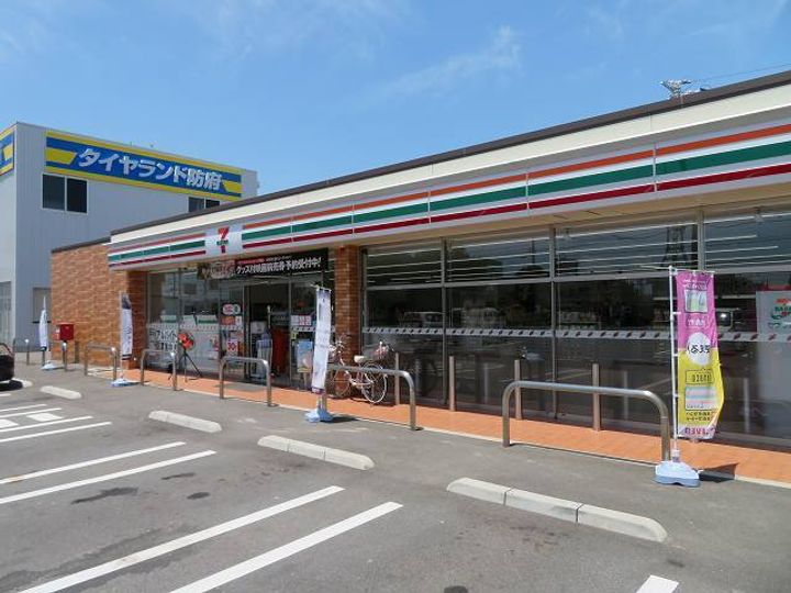 リトム・クラージュの周辺