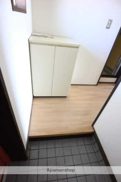 華東ハイツD棟の玄関