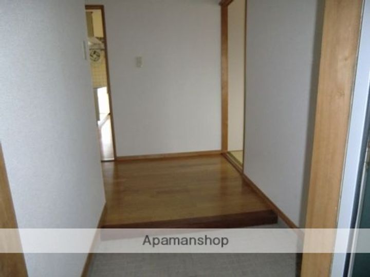 美和ハイツの玄関