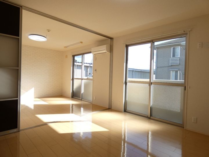 セジュールスハマ A棟の居間