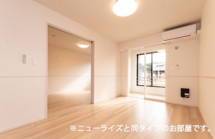 ネオ・ソレイユAの居間