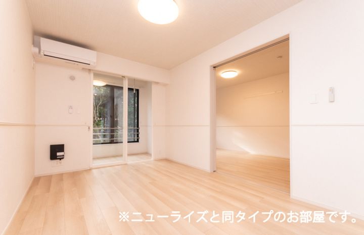 ネオ・ソレイユAの居間