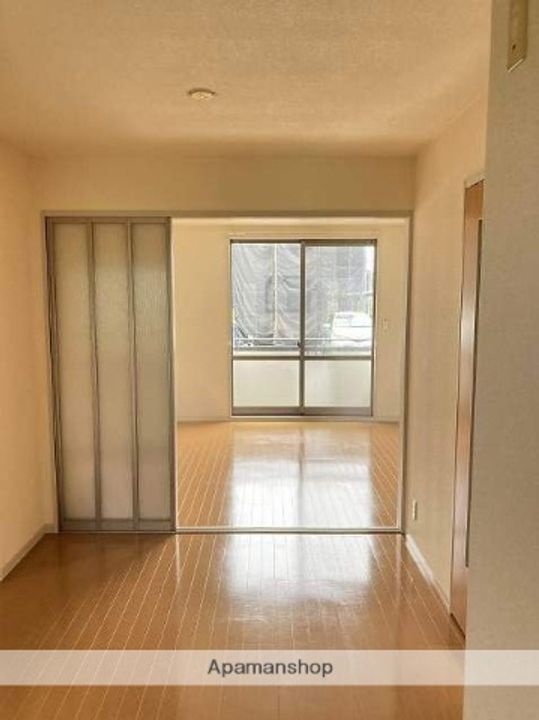 エタン・ヴィラージュA棟103の居間