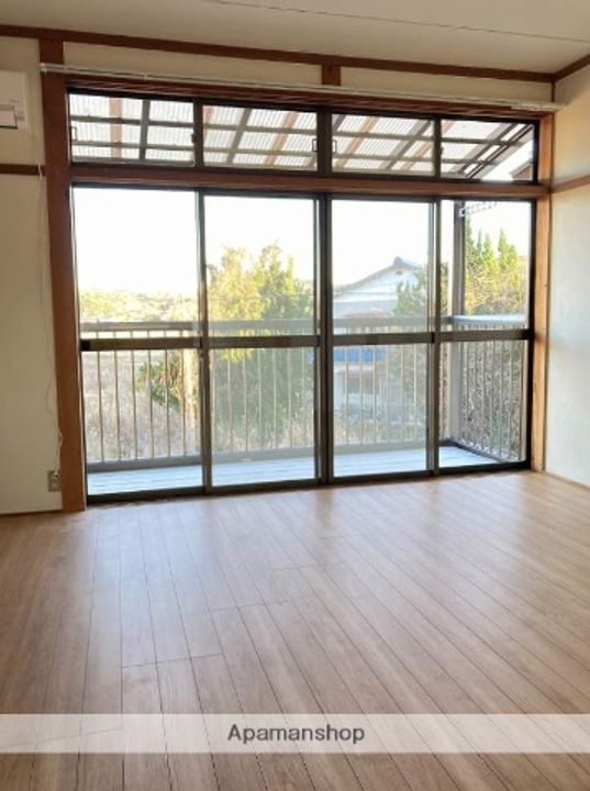 岡田アパート5の居間