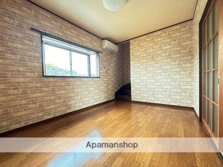 山口県山陽小野田市大字西高泊の賃貸アパート201の居間