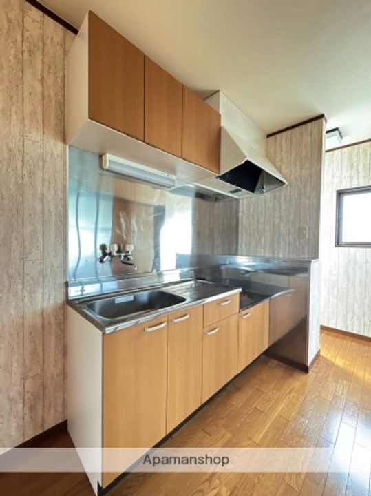 山口県山陽小野田市大字西高泊の賃貸アパート201のキッチン