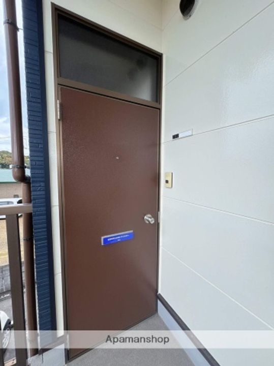 山口県山陽小野田市大字西高泊の賃貸アパート201の玄関