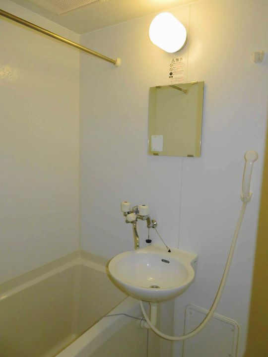 レオパレスボムール西高泊202の風呂