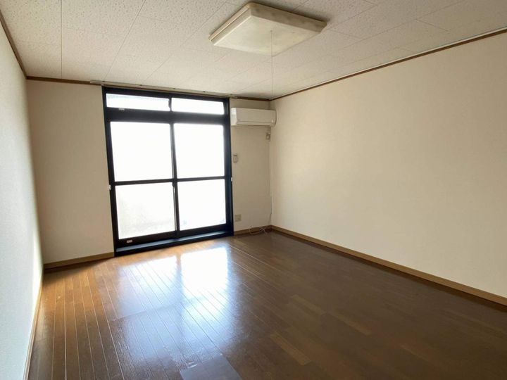 レオパレスTOKIWA107の居間