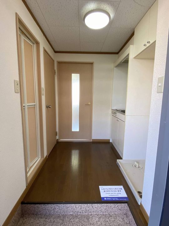レオパレスTOKIWA202の玄関