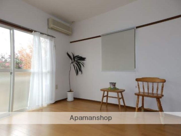 フラワーハイツ102の居間