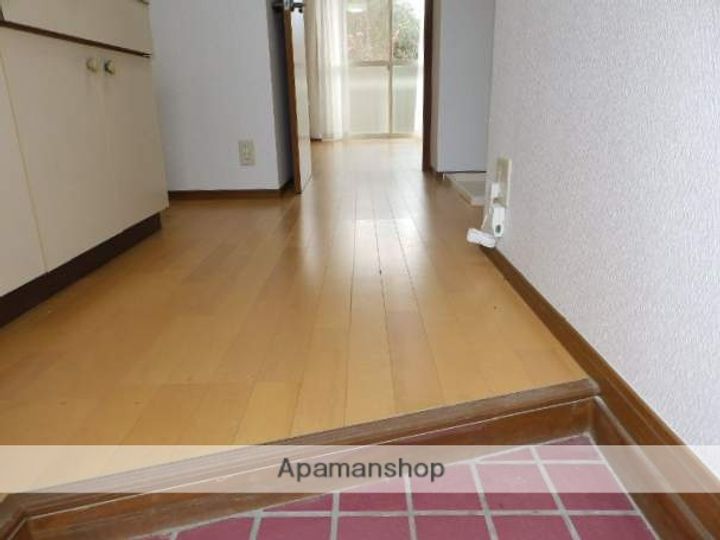 フラワーハイツ102の玄関