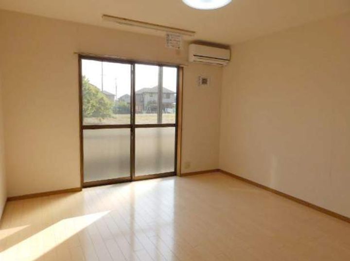 エステート野原202の居間