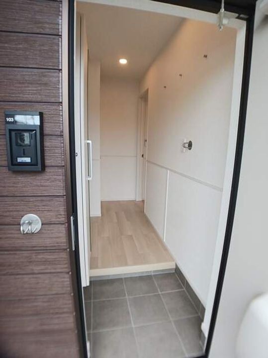 セレーノ Bの玄関