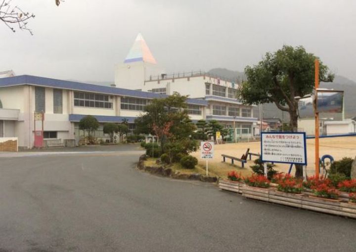 クローリスBの周辺