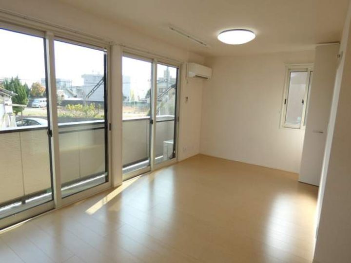 セジュール鵬舟オッツIIIの居間