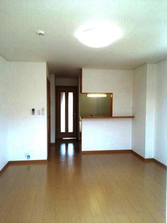 サン メゾン Aの居間