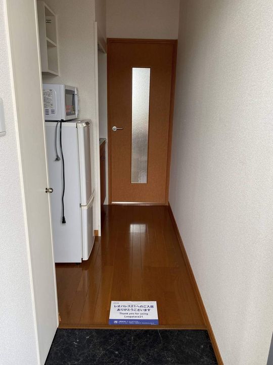 レオパレス開204の玄関