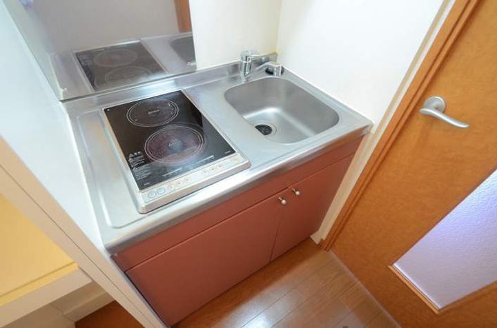 レオパレスボムール西高泊104のキッチン