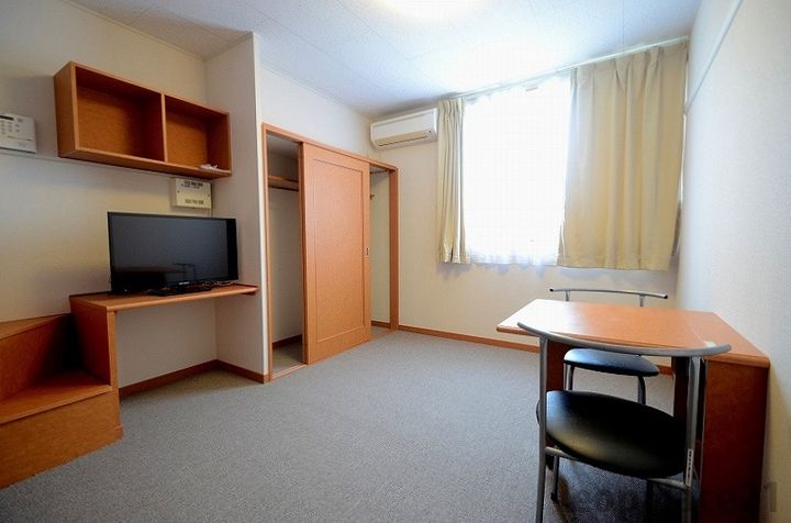 レオパレスオアシス203の居間