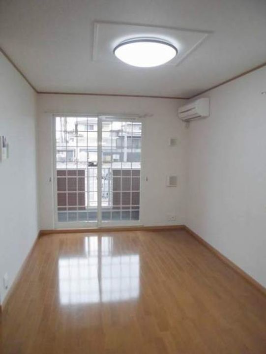 グリーンヒルズ カーサAの居間