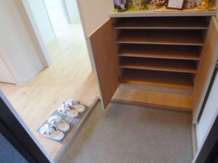 ディアスいちまる A棟の玄関