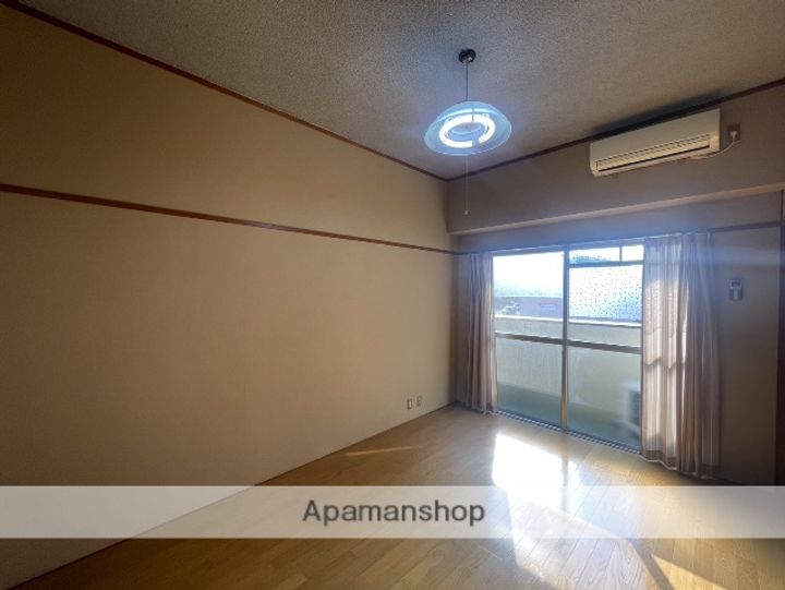 椎山マンション106の居間