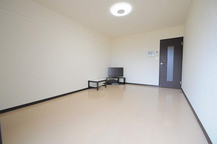 レオネクストクレスト旭101の居間