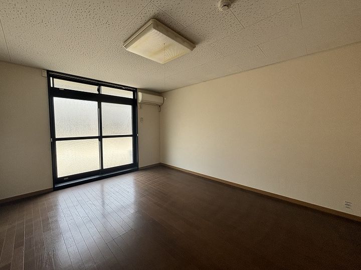 レオパレスLIGHTLIFEⅠ104の居間