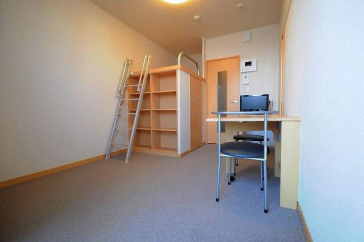 レオパレスマリーンブルー201の居間