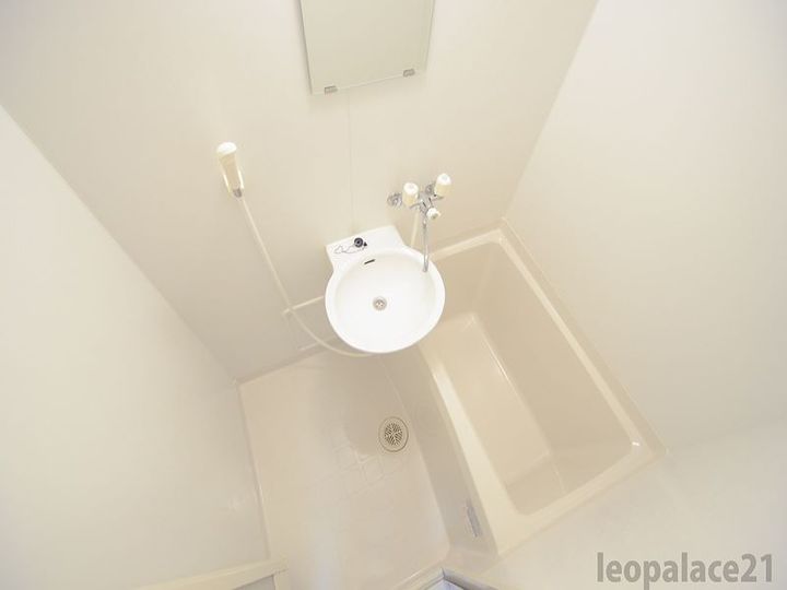 レオパレスマリーンブルー201の風呂