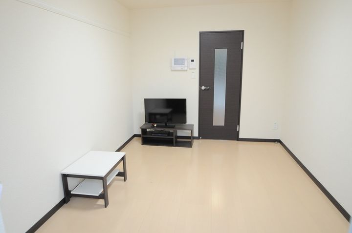 レオネクスト中土居103の居間