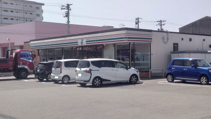 コモド パラッツォの周辺