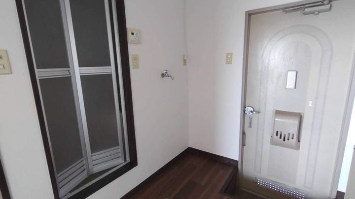 ガーデンハイツ関山の玄関