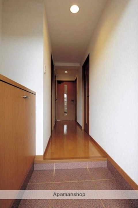 コスモビレッジ安岡403の玄関