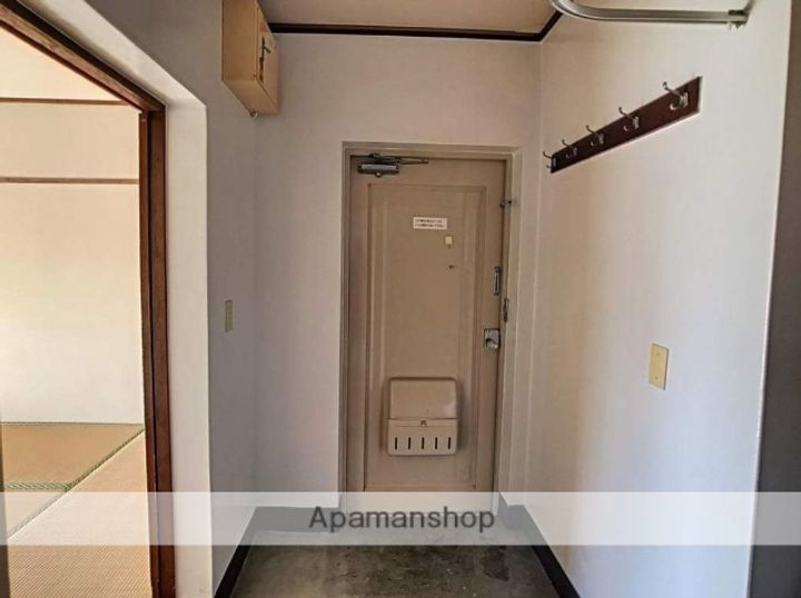 サンハイツ森本3号館405の玄関