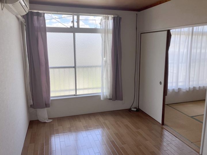 江本ハイツA201の居間