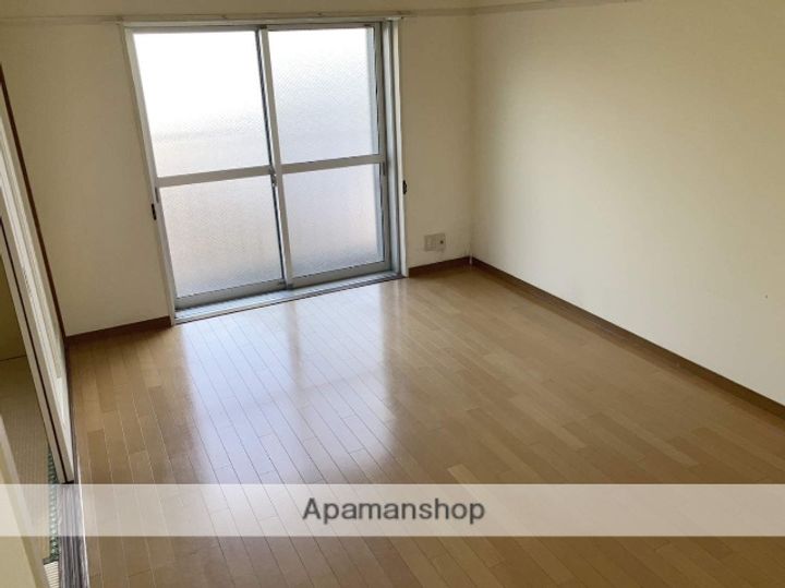 サンコア川中203の居間