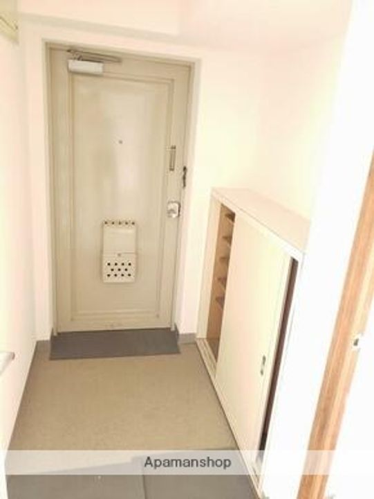 山口県下関市山の田本町の賃貸マンション303の玄関