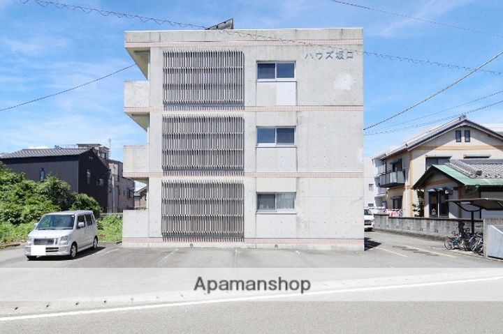 ハウズ坂口の外観