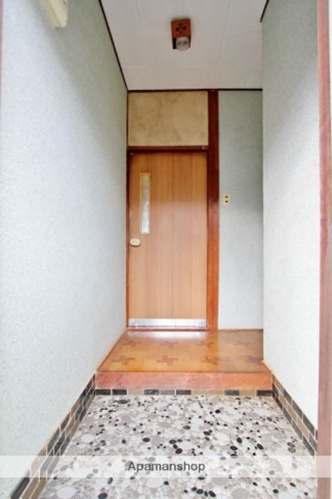薮内マンション201の玄関