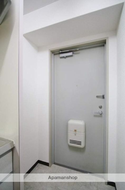 シビル西新浜201の玄関