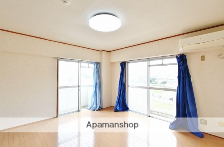 南島田コーポの居間