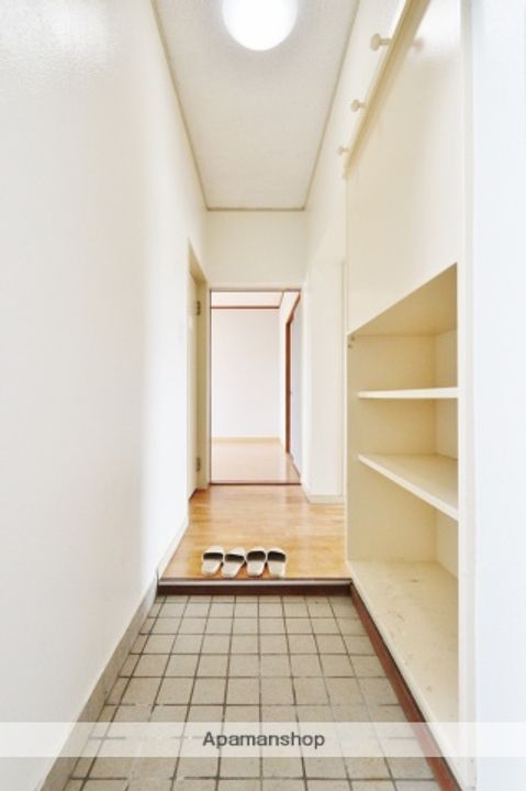 宇野ビル2号の玄関