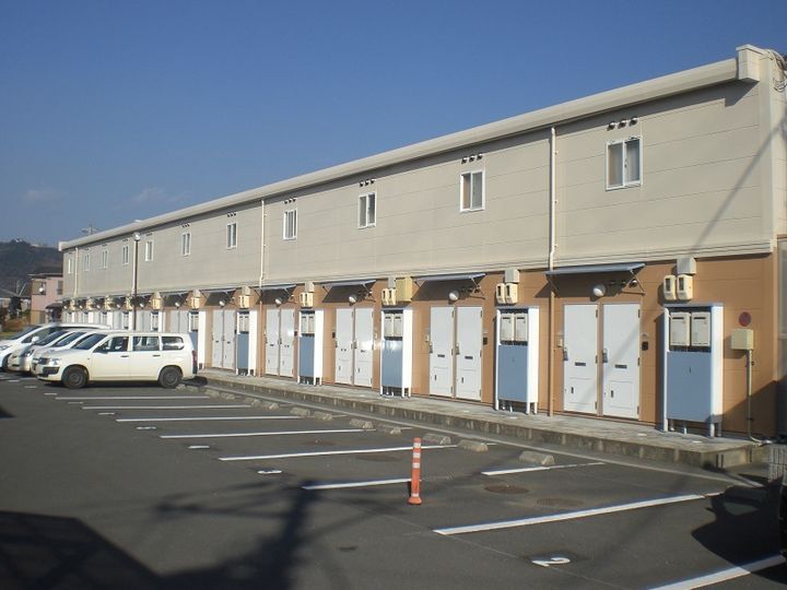 レオパレスカネイ203の玄関